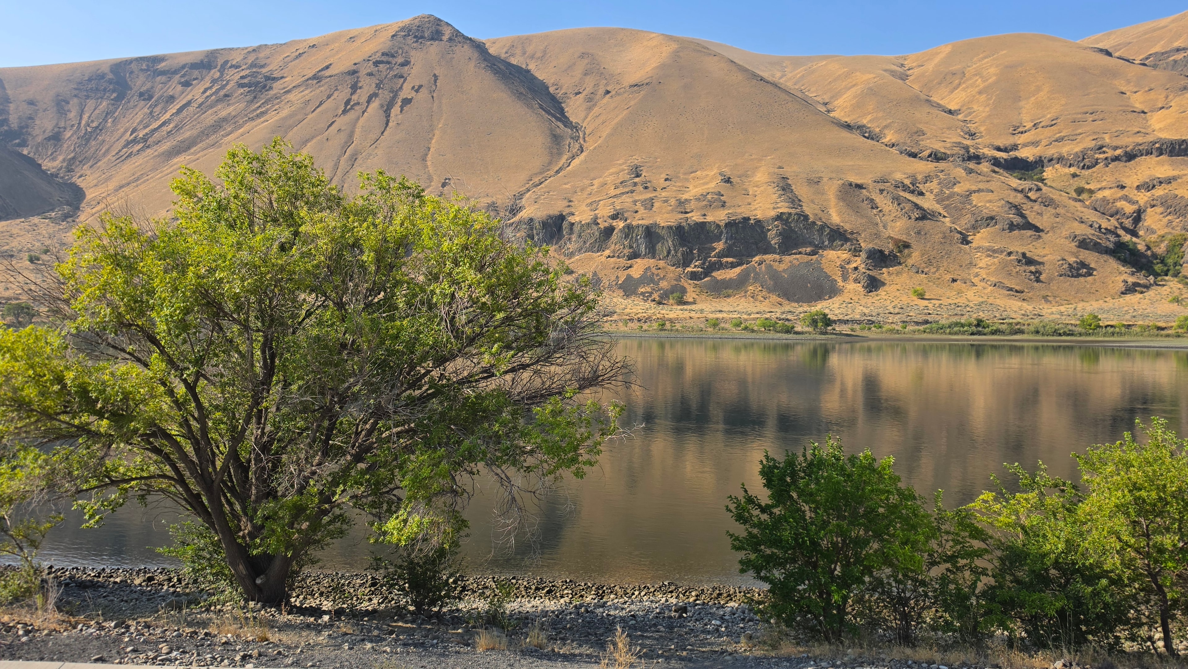 River flowing through arid mountain landscape